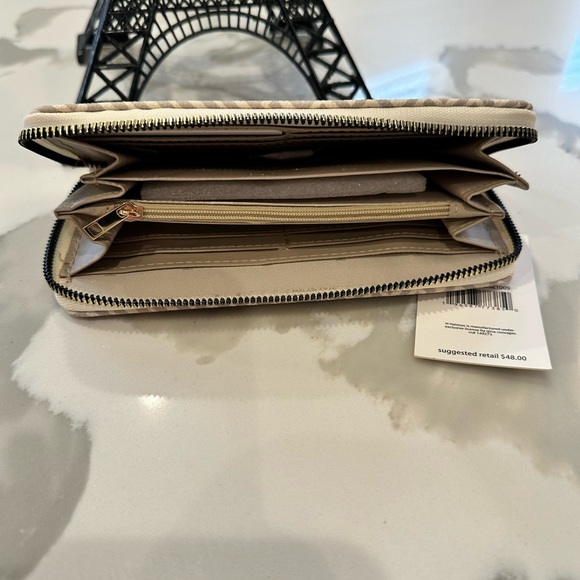 🔥H WALLET________________NWT H wallet by Halston.  Beige with H monogrammed. - Picture 5 of 7